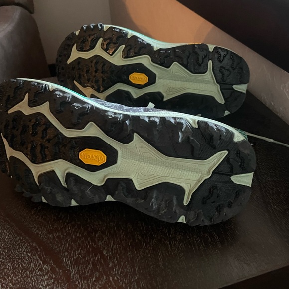 HOKA Women’s Speedgoat 6 Trail Running Shoe - Picture 3 of 7